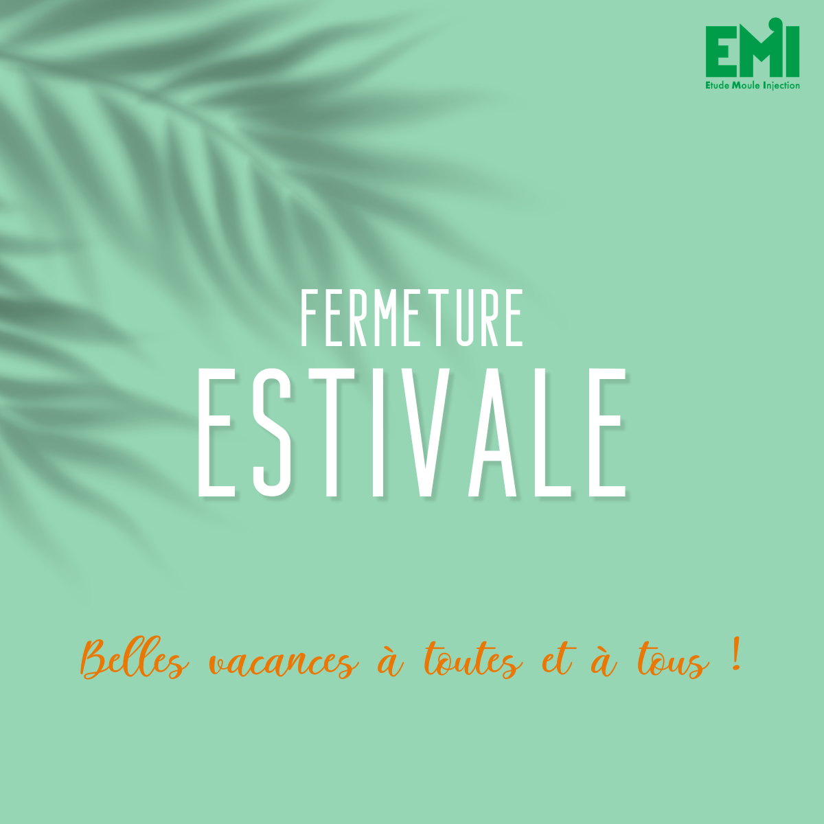 Image avec fond vert, ombre d'un palmier et texte "Fermeture estivale belles vacances à toutes et à tous !"