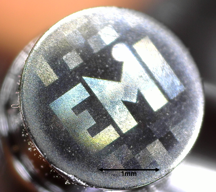 Photo marquage holographique.png